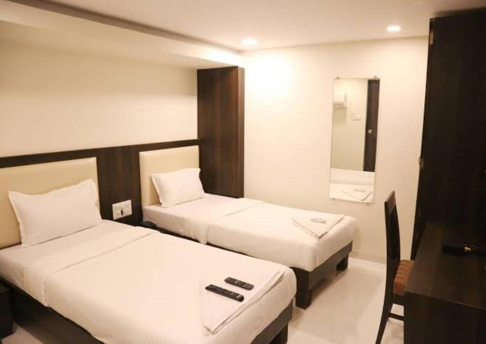 Hotel Blue Terminal มุมไบ ภายนอก รูปภาพ