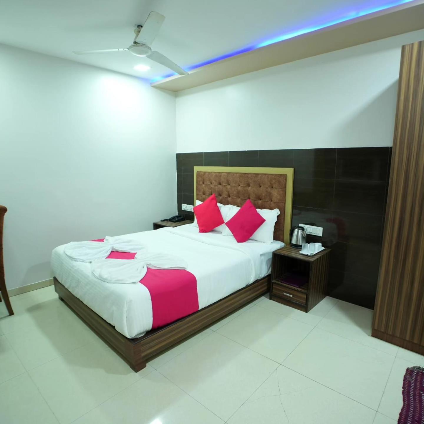 Hotel Blue Terminal มุมไบ ภายนอก รูปภาพ