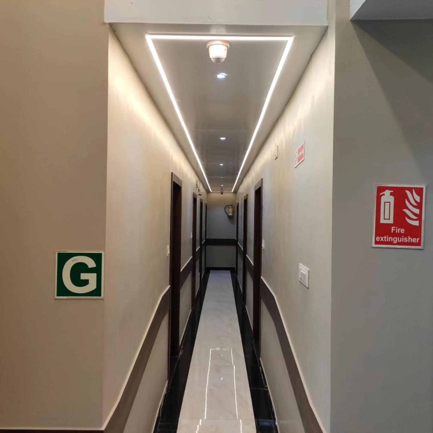 Hotel Blue Terminal มุมไบ ภายนอก รูปภาพ