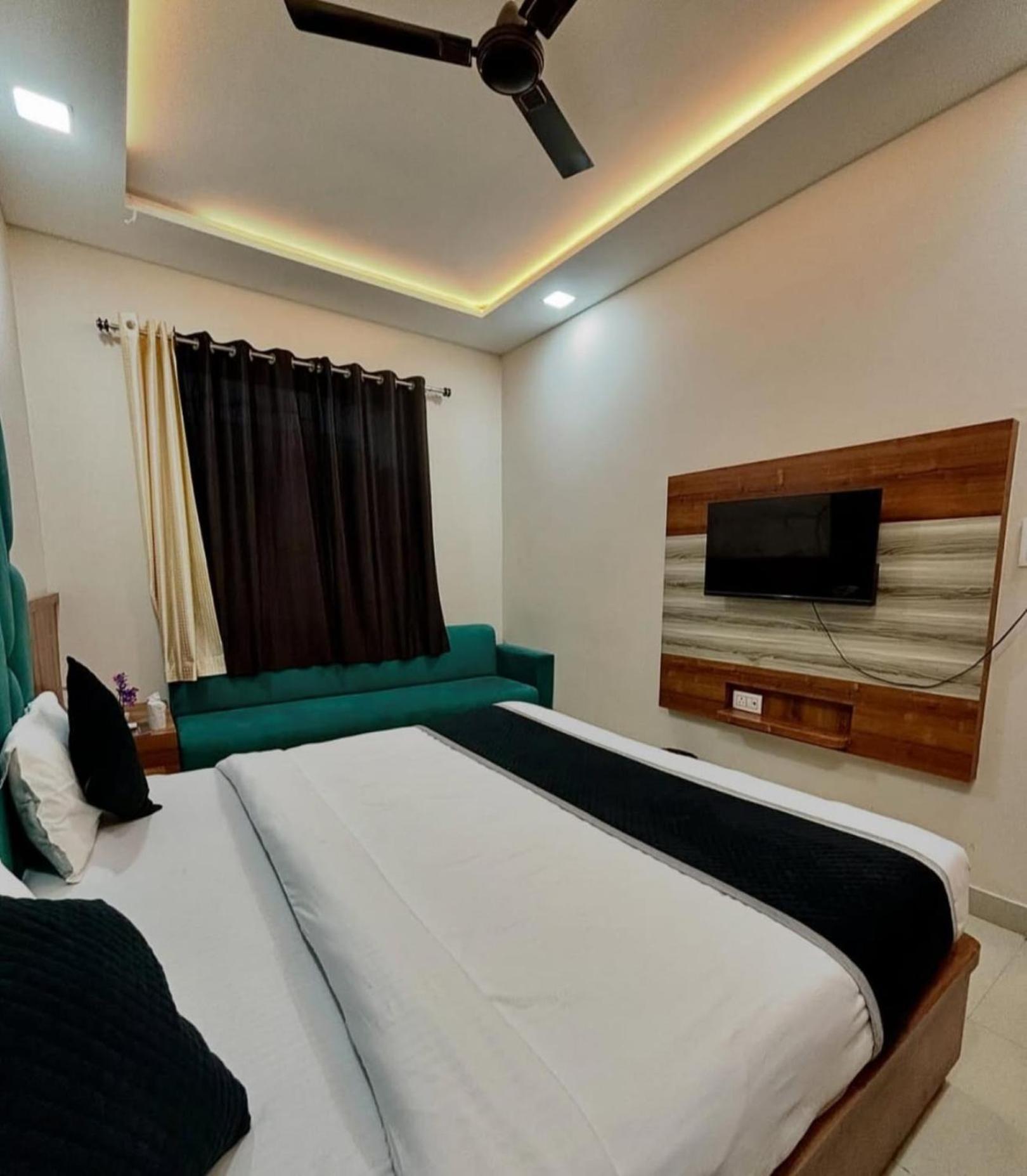 Hotel Blue Terminal มุมไบ ภายนอก รูปภาพ