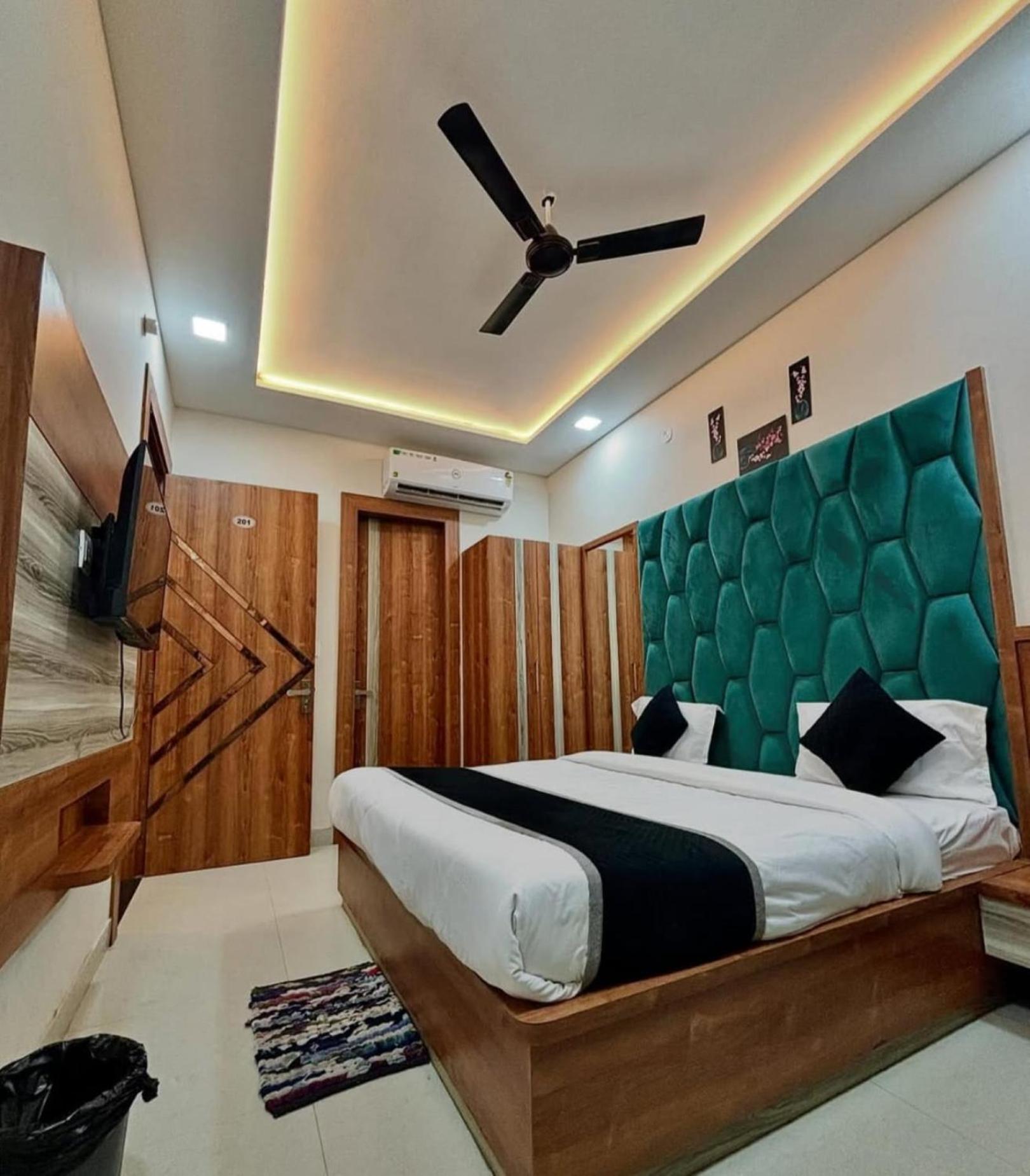 Hotel Blue Terminal มุมไบ ภายนอก รูปภาพ